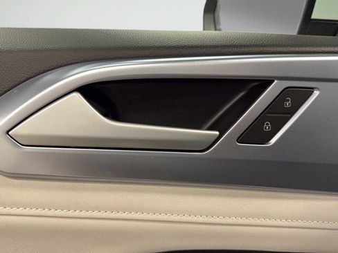 New 2026 Volkswagen Taos SE AWD/4WD image 16