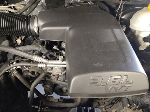 Used 2021 RAM 1500 Classic SLT RWD image 30