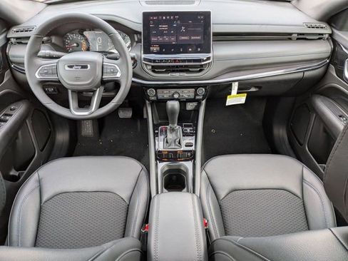 New 2026 Jeep Compass Latitude image 15