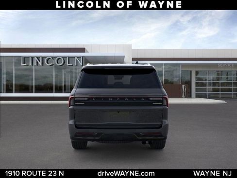 Used 2026 Lincoln Navigator Reserve AWD/4WD image 6