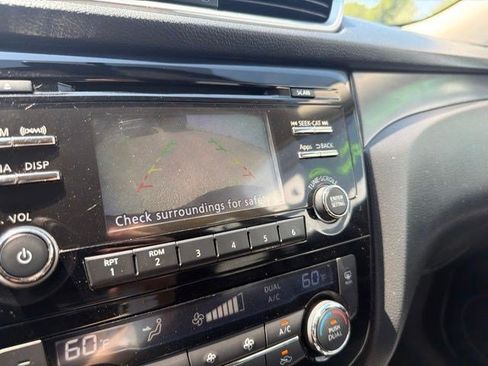 Used 2016 Nissan Rogue SV AWD/4WD image 30