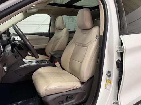 Used 2021 Ford Explorer Platinum w/ Equipment Group 601A AWD/4WD image 9
