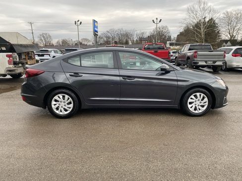 Used 2020 Hyundai Elantra SE image 2