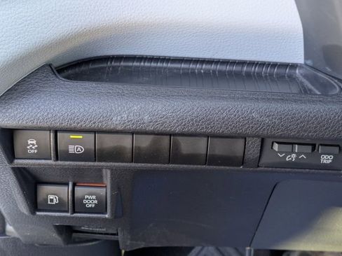 Used 2025 Toyota Sienna XLE image 23