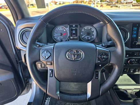 Used 2019 Toyota Tacoma TRD Off-Road image 10