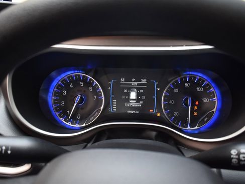 Used 2019 Chrysler Pacifica L FWD image 26