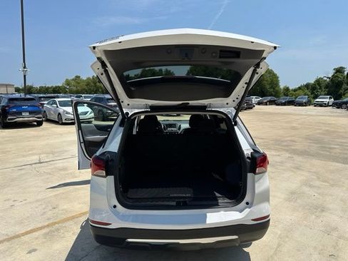 Used 2024 Chevrolet Equinox LT FWD image 17