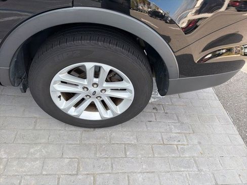 Used 2017 Ford Explorer XLT w/ Equipment Group 201A image 12