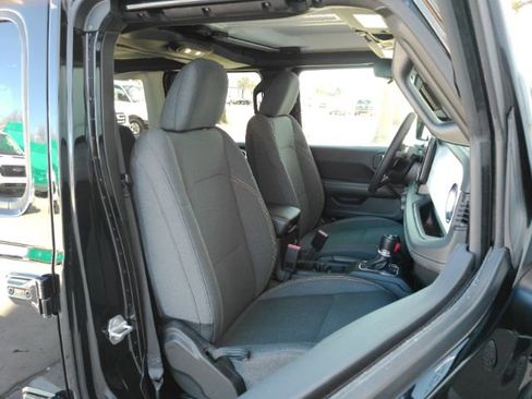 Used 2025 Jeep Wrangler Unlimited Sahara image 20