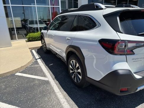 Used 2025 Subaru Outback Touring XT AWD/4WD image 10