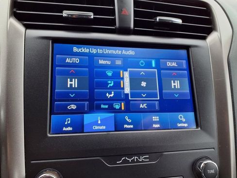 Used 2020 Ford Fusion SE image 13