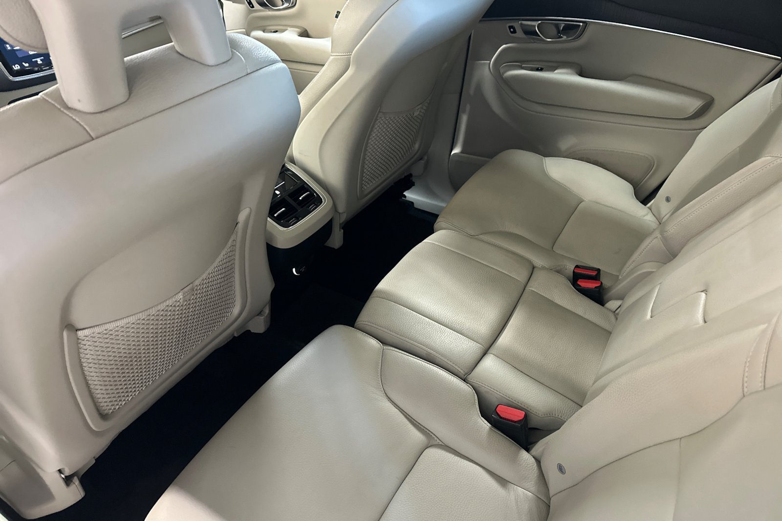 Used 2020 Volvo XC90 T5 Momentum w/ Protection Package Premier AWD/4WD image 4