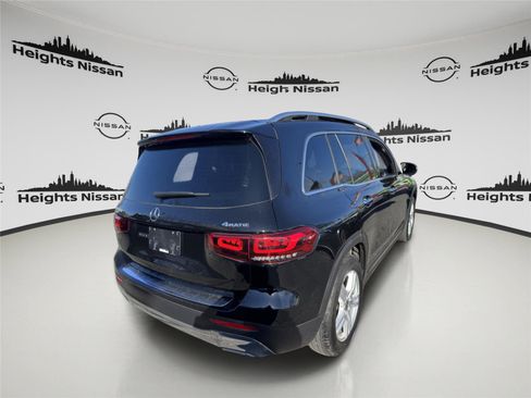 Used 2023 Mercedes-Benz GLB 250 4MATIC w/ Premium Package image 10