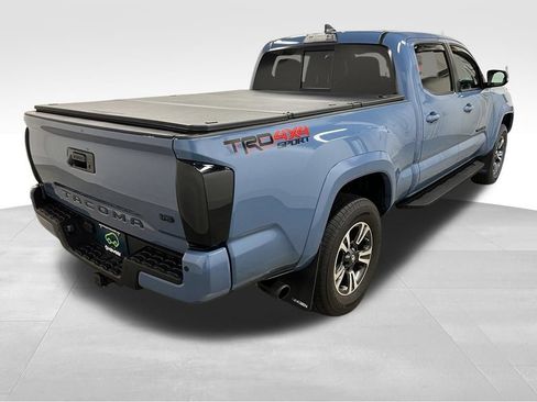 Used 2019 Toyota Tacoma TRD Sport AWD/4WD image 3
