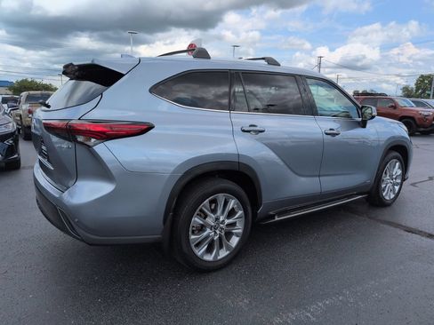 Used 2023 Toyota Highlander Limited AWD/4WD image 5