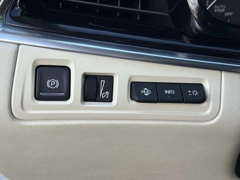 Used 2023 Cadillac XT6 Premium Luxury w/ Technology Package FWD image 21