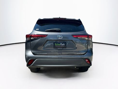 Used 2020 Toyota Highlander XLE AWD/4WD image 7