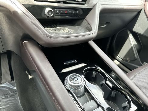 Used 2025 Ford Explorer Platinum RWD image 23
