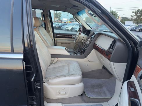 Used 2004 Lincoln Navigator 2WD image 10