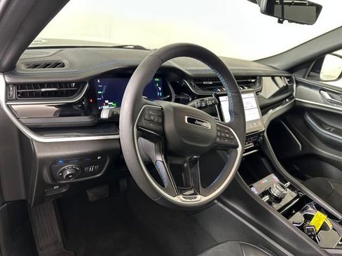 Used 2023 Jeep Grand Cherokee Trailhawk w/ Luxury Tech Group III AWD/4WD image 13