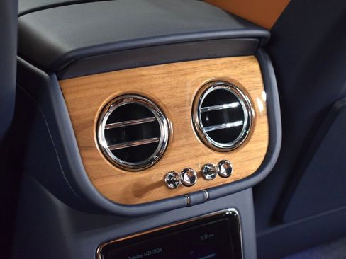 New 2026 Bentley Bentayga AWD/4WD image 22