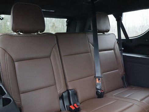 Used 2021 Chevrolet Suburban High Country w/ Premium Package image 38