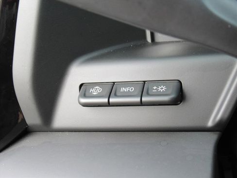 Used 2024 GMC Sierra 1500 AT4 w/ Technology Package image 28