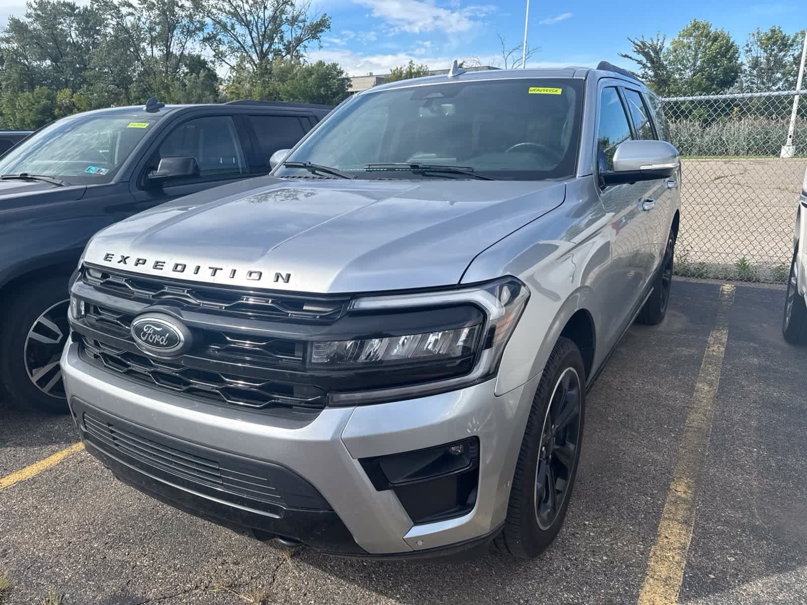 Used 2022 Ford Expedition Limited AWD/4WD image 24