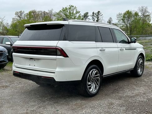 New 2025 Lincoln Navigator Reserve AWD/4WD image 32