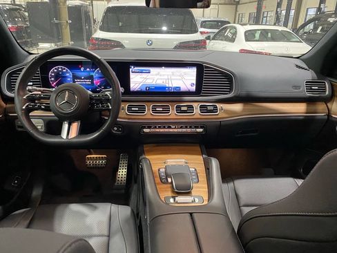Used 2025 Mercedes-Benz GLS 450 4MATIC w/ AMG Line Exterior image 2