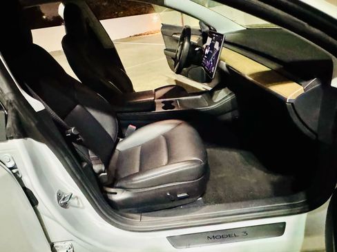 Used 2021 Tesla Model 3 Standard Range Plus image 26