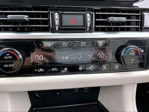 Used 2024 Nissan Pathfinder SL image 15