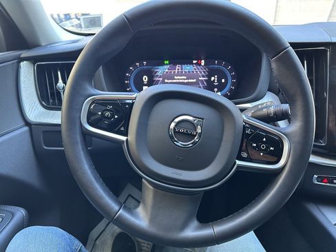Certified 2025 Volvo XC60 B5 Plus image 31