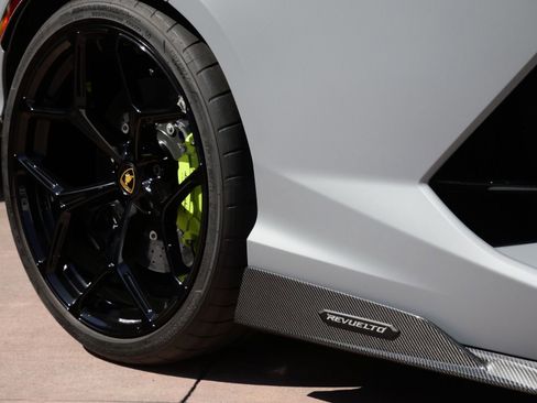 Used 2025 Lamborghini Revuelto AWD/4WD image 12