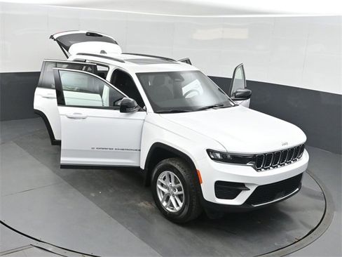 New 2025 Jeep Grand Cherokee Laredo image 50