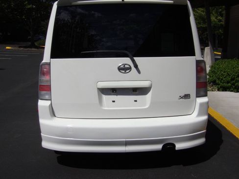Used 2006 Scion xB FWD image 6
