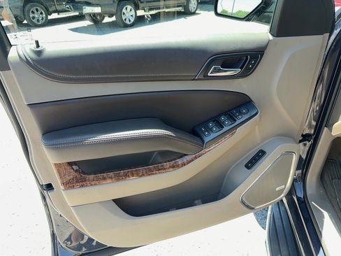 Used 2018 Chevrolet Suburban Premier AWD/4WD image 17
