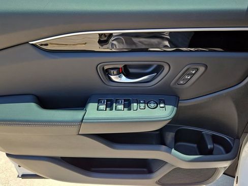 Used 2025 Honda Pilot Touring image 13