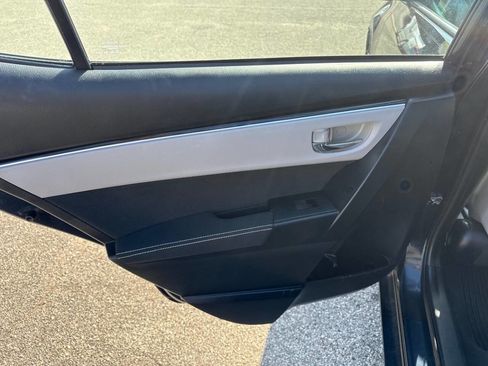 Used 2018 Toyota Corolla LE FWD image 21