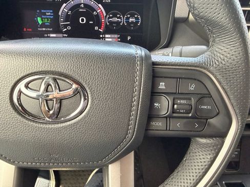 Used 2025 Toyota Tundra Limited AWD/4WD image 23
