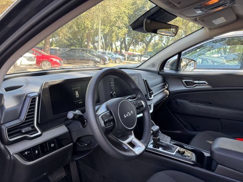 Used 2025 Kia Sportage LX FWD image 32