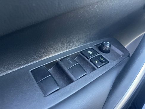 Used 2021 Toyota Corolla SE w/ Carpet Mat Package (TMS) image 26