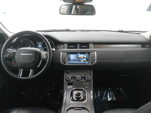 Used 2018 Land Rover Range Rover Evoque SE image 13