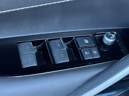 Used 2020 Toyota Corolla XSE image 15