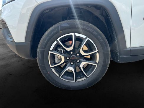 Used 2025 Jeep Compass Trailhawk AWD/4WD image 13