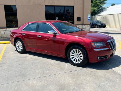 Used 2011 Chrysler 300 Limited RWD image 12