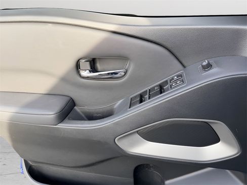 Used 2022 Nissan Frontier SV image 23