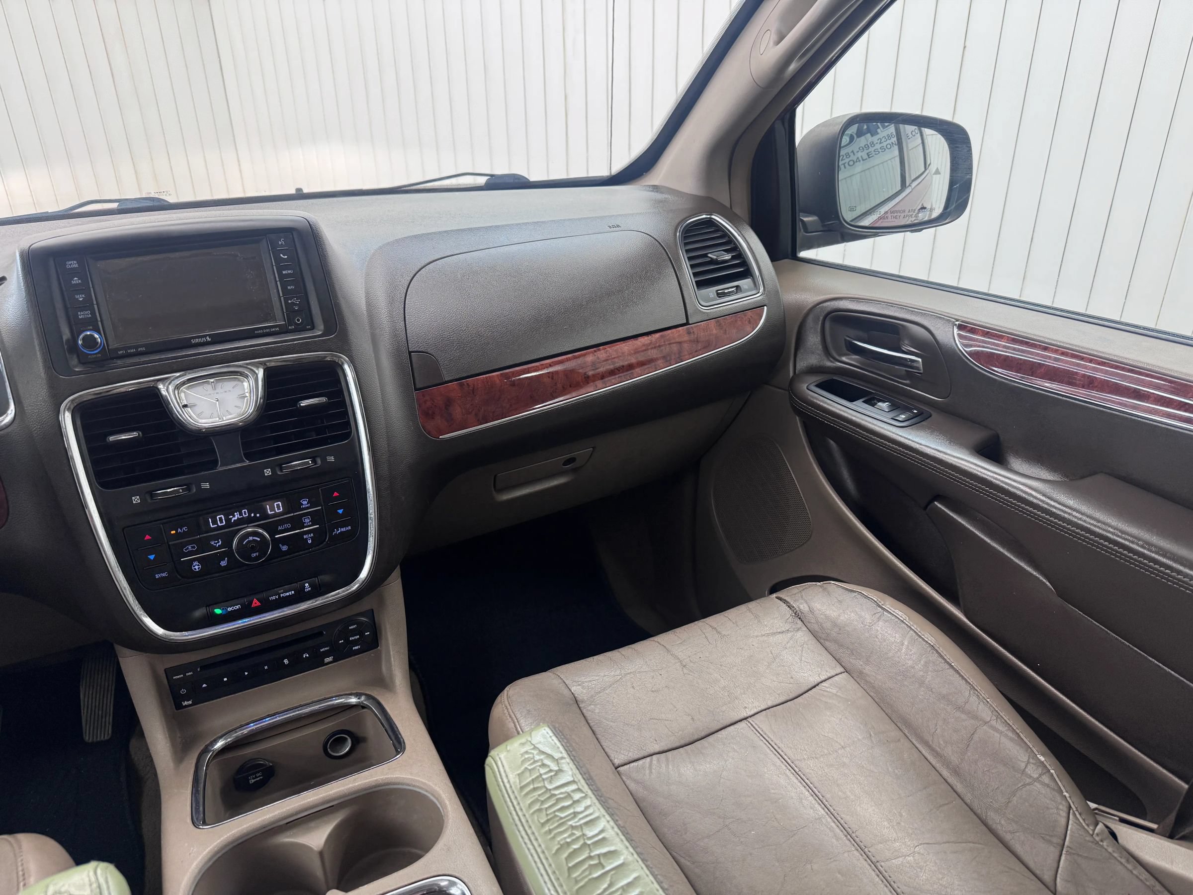 Used 2012 Chrysler Town & Country Limited FWD image 17