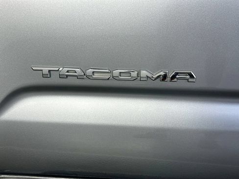 Used 2022 Toyota Tacoma TRD Off-Road AWD/4WD image 26