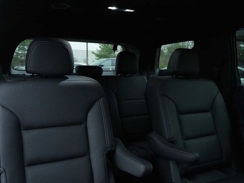 Used 2024 Chevrolet Traverse LT FWD image 32